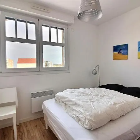 Annonce Professionnelle. 2 Avec Terrasse, A 50m De La Plage, Pour 4 Personnes