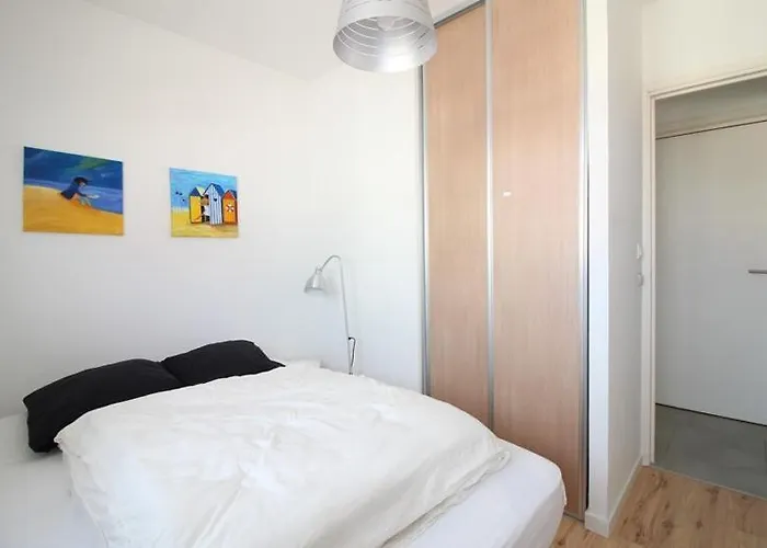 Annonce Professionnelle. 2 Avec Terrasse, A 50m De La Plage, Pour 4 Personnes *